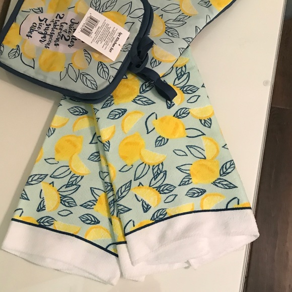 Lemon Towels, Lemon Pot Holders, Lemon Oven Mitt, Lemon Wash Cloths, S&P Shakers - Picture 6 of 15